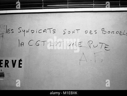 Philippe Gras / Le Pictorium -  Events of may 1968 in FRANCE. -  1968  -  France / Ile-de-France (region) / Paris  -  Events of 1968 in FRANCE. -  'Be young and shut up!', 'It's only the beginning of the struggle!', 'Burst of enthousiasm for a long war!' : that's some examples of the solgans and revendications made by the Working Class and the Students. Stock Photo