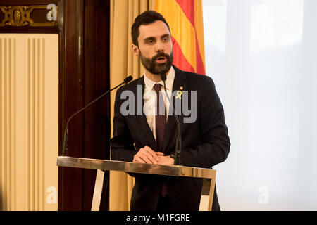 Barcelona, Spain. 30th Jan, 2018.  President of the Catalonia Parliament ROGER TORRENT  holds a press conference announcing the suspension and postponement of the Catalan President investiture debate scheduled for today.  Credit:  Jordi Boixareu/Alamy Live News