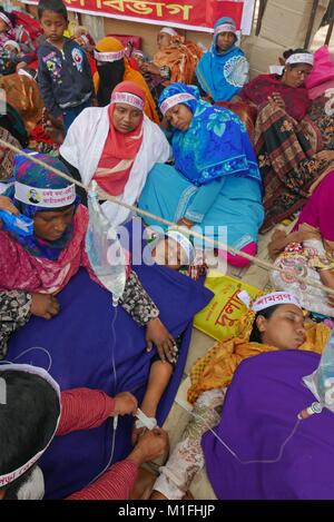 Dhaka, Bangladesh. 30th Jan, 2018. Bangladeshi non-government primary school teachers received medical treatment and lay down on the street as they continue to their four-day unto death hunger strike program in front of the National Press club. Thousands of teachers demand to the government to their institutes to be nationalization. © Monirul Alam Credit: Monirul Alam/ZUMA Wire/Alamy Live News Stock Photo