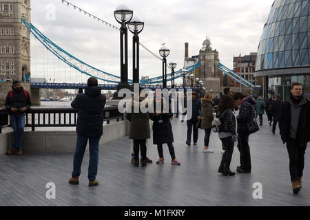 London,UK,30th January 2018,Blue Skies over London©Keith Larby/Alamy Live News Stock Photo