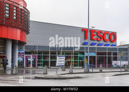 Gdynia, Poland 30th. Jan. 2018 President Andrzej Duda signed into law the shopping ban in Poland on Sundays. New law backed by labor unions and the Catholic church, force retail businesses to close for two Sundays a month, from March 2018 and for all Sundays but a few exceptions in 2020. Tesco shopping centre is seen in Gdynia  Credit: Vadim Pacajev / Alamy Live News Stock Photo