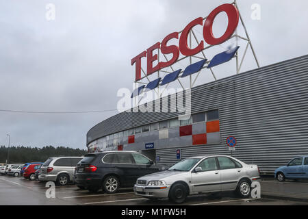 Gdynia, Poland 30th. Jan. 2018 President Andrzej Duda signed into law the shopping ban in Poland on Sundays. New law backed by labor unions and the Catholic church, force retail businesses to close for two Sundays a month, from March 2018 and for all Sundays but a few exceptions in 2020. Tesco shopping centre is seen in Gdynia  Credit: Vadim Pacajev / Alamy Live News Stock Photo