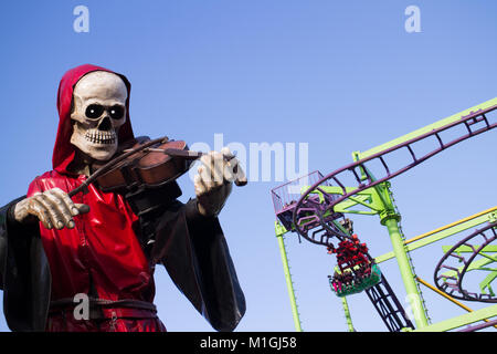Violin Playing Skeleton, Winter Wonderland, funfair, Hyde Park Stock Photo