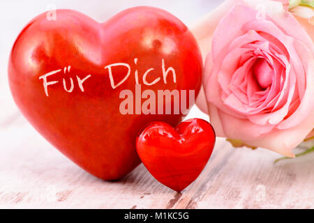 Blumenstrauß zum Valentinstag mit Herz und Aufschrift 'Für Dich'