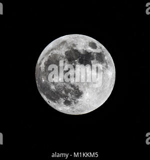 New York, USA. 30th Jan, 2018. A full moon is seen over New York City on January 30, hours before a rare coincidence of a blue moon, supermoon and total lunar eclipse that will cause a 'blood' moon - an event that hasn't happened in more than 150 years. Credit: Enrique Shore/Alamy Live News Stock Photo