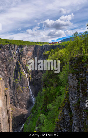 Waterfall Voringfossen and its ravine in the canyon of Mabodalen, Norway, Scandinavia, with the well known Fossli Hotel above, also Voringsfossen Stock Photo