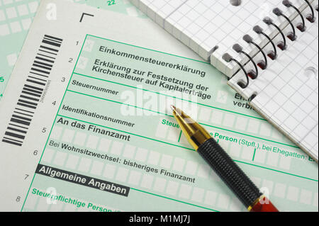 Steuerformular zur Einkommensteuererklärung - Stock Photo