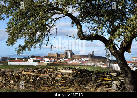 Castle of Mourão - Castelo de Mourão Portugal Portuguese. ( Mourão was another of the border towns disputed by Spain and Portugal in the 13C until in 1297 King Dinis signed the Treaty of Alcañices with the Spanish King, Fernando IV ) Stock Photo