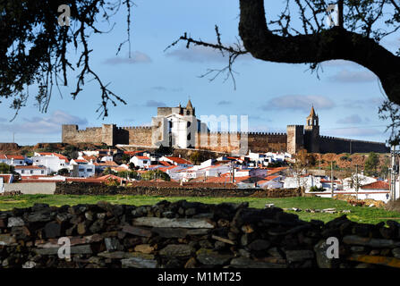Castle of Mourão - Castelo de Mourão Portugal Portuguese. ( Mourão was another of the border towns disputed by Spain and Portugal in the 13C until in 1297 King Dinis signed the Treaty of Alcañices with the Spanish King, Fernando IV ) Stock Photo