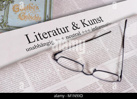 Tageszeitung mit Überschrift Literatur & Kunst Tageszeitung mit Überschrift Literatur & Kunst