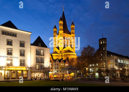 Germany, Cologne, houses in the old part of the town at the Frankenwerft and the Fishmarket, Romanesque church Gross St. Martin, on the right the Stap Stock Photo