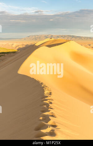 People walking on Khongor sand dunes in Gobi Gurvan Saikhan National Park, Sevrei district, South Gobi province, Mongolia, Central Asia, Asia Stock Photo