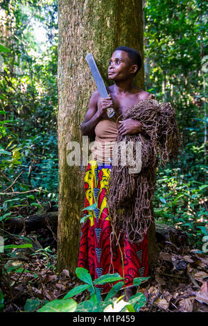Baka pygmy woman hunting in the jungle in the Dzanga-Sangha Special Reserve, UNESCO World Heritage Site, Central African Republic, Africa Stock Photo