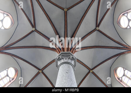 Heinersbrueck, Germany. 1st Feb, 2018. The interior of the village church shows a granite pillar supporting the two cross vault naves in Heinersbrueck, Germany, 1 February 2018. Brandenburg's village church of the month February is situated next to the brown coal opencast mine Jaenschwalde. The neo-gothic buidling was finished in 1901. The sponsoring society 'Old Churches Berlin-Brandenburg' places one church under the spotlight every month. Credit: Patrick Pleul/dpa-Zentralbild/ZB/dpa/Alamy Live News Stock Photo