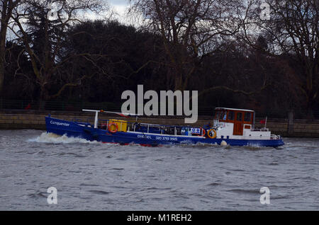 London, UK. 01st Feb, 2018. High tide in Putney as the Thames reaches it's limit. Credit: JOHNNY ARMSTEAD/Alamy Live News