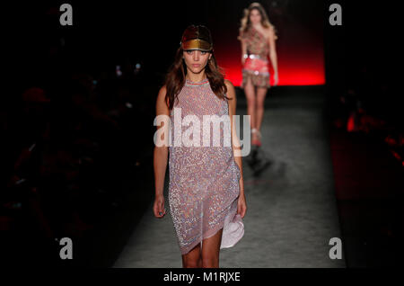 Barcelona, Spain. 01st Feb, 2018. Model wears at collection runway a creation from Custo Barcelona during the 080 Barcelona Fashion, on 01th February 2018 in Barcelona, Spain. Credit: Gtres Información más Comuniación on line, S.L./Alamy Live News Stock Photo