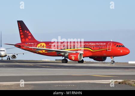 BRUSSELS AIRLINES AIRBUS A320-200 OO-SNA IN BELGIAN 'RED DEVILS' PROMOTIONAL LIVERY Stock Photo
