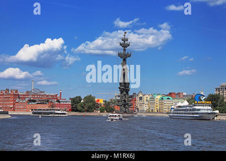MOSCOW, RUSSIA - JUNE 05, 2013: Floating pleasure boats with people near Peter the Great monument and Former confectionery factory building Stock Photo