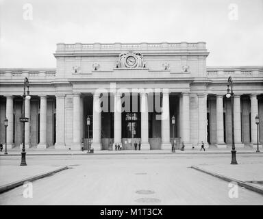 Pennsylvania Station, 32nd Street Entrance, New York City, New York, USA, Detroit Publishing Company, early 1910's Stock Photo