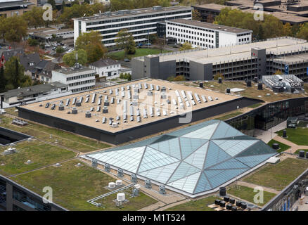 Bonn, Regierungsviertel (Bundesviertel, Parlamentsviertel), Blick vom ehemaligen Abgeordnetenhochhaus „Langer Eugen“nach Norden auf das Kongresszentru Stock Photo