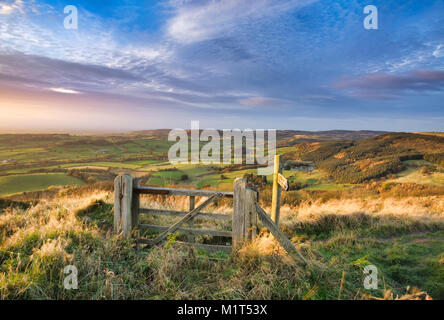 Sneck Yate Signpost along The Cleveland Way long distance footpath at Whitestone Cliff just north from Sutton bank, Thirsk, North Yorkshire, UK. Stock Photo