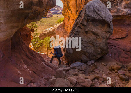 Backpacking route through a crack in a fin within Salt Creek Canyon in The Needles District of Canyonlands National Park, Utah, USA Stock Photo