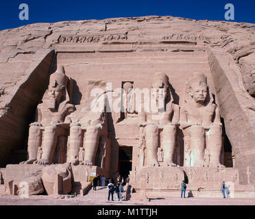 The Great Temple to Ramesses 11 at Abu Simbel, Nubia, Upper Egypt Stock Photo