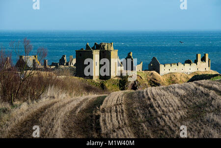 Dunnottar Castle, ruined medieval fortress near Stonehaven on cliff along the North Sea coast, Aberdeenshire, Scotland