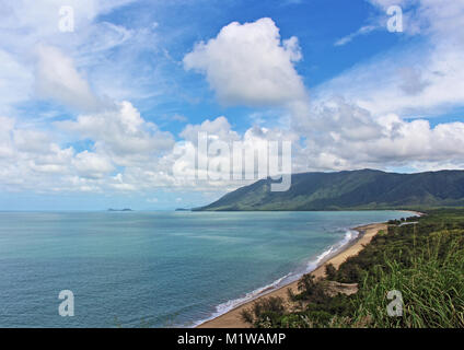 Full Rex Lookout view back down the coast to Double Island, Buchan Point and Palm Cove in the distance Stock Photo