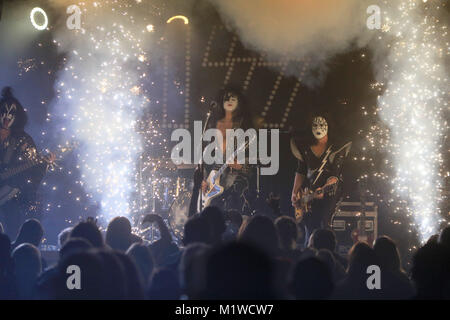 Hotter Than Hell, (Rory Judge, Marty McStravick, David Jeffers and Patricio Di Serafino) at the Limelight in Belfast. Photo/Paul McErlane Stock Photo