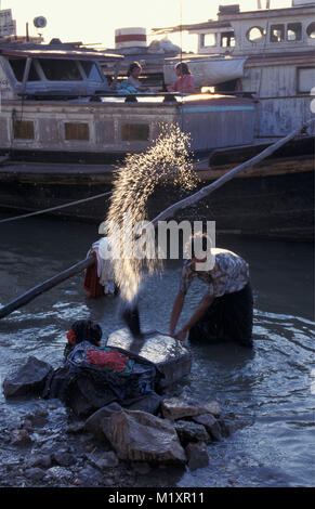 Myanmar (Burma). Mandalay. Ayeyarwady (Irradwaddy) river. Man doing the washing. Laundry. Stock Photo