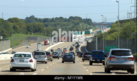 Nashville, Tennessee - August 21, 2017. I-65 one hour before total solar eclipse in Nashville, TN, with "No parking during eclipse" warning. Stock Photo