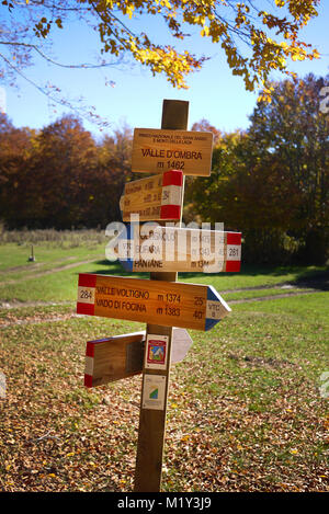 Wooden waymarker for walkers near Valle D'Ombra in the Gran Sasso national park, Abruzzo, Italy. Stock Photo