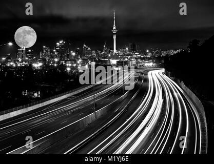 Full Moon Auckland City freeway lights north shore Stock Photo