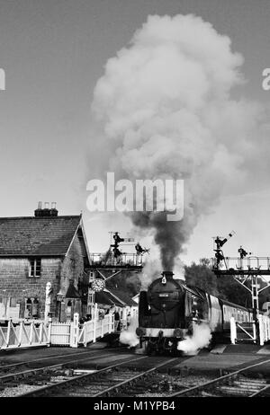 SR Schools class No 30926 'Repton' makes a smoky departure from Grosmont with the 10.30 to Pickering, running late due to brake problems. Stock Photo