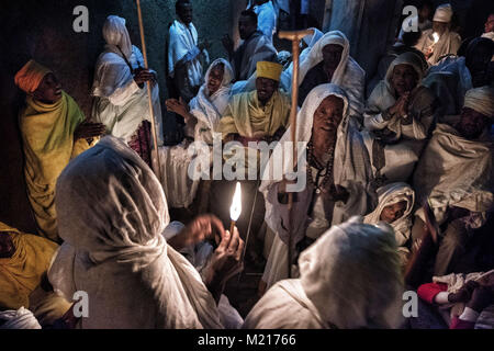Lalibela, Amhara Region, Ethiopia. 6th Jan, 2018. Pilgrims singing at night outside the Biete Medhane Alem (House of the Saviour of the World).During the first days of January, thousands of Ethiopian Orthodox Christian pilgrims go to the city of Lalibela to visit the ''New Jerusalem''. This holy city is composed of 11 interconnected churches carved by hand that are connected through a series of labyrinths and tunnels.The first days of January mark the celebration of Genna (also known as Ledet), which is the Christmas version of the Ethiopian calendar. During this celebration, the pilgrim Stock Photo