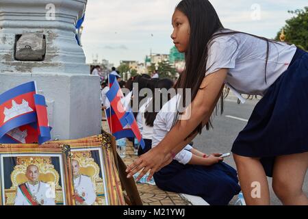 Schoolchildren cheering for Cambodian King, Royal Palace, Phnom Penh, Cambodia Stock Photo