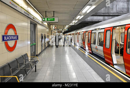 London Underground Blackfriars station platform step free train access ...