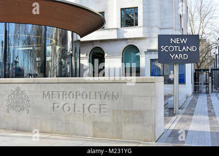Metropolitan Police sign & coat of arms engraved on stone wall at New Scotland Yard revolving sign outside relocated HQ Victoria Embankment London UK Stock Photo