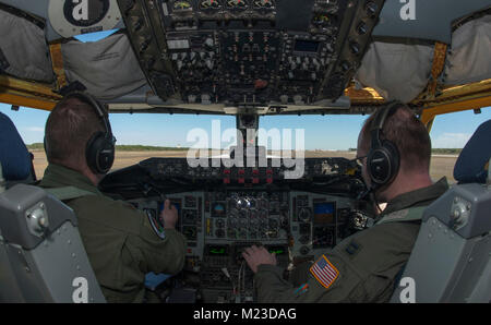 U.S. Air Force Maj. Justin Fadem, director of operations, and Capt. Travis Richards, a co-pilot, both assigned to the 328th Air Refueling Squadron from Niagara Air Reserve Station, N.Y., taxi a KC-135 Stratotanker aircraft at MacDill Air Force Base, Fla., Jan. 30, 2018. The training mission called for aerial refueling of A-10 Thunderbolt II aircraft with the 122nd Fighter Wing, Fort Wayne Air National Guard Station, Ind. (U.S. Air Force photo by Airman 1st Class Adam R. Shanks) Stock Photo