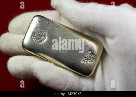 10 Ounce Perth Mint Silver Bullion Bar held in Hand Stock Photo