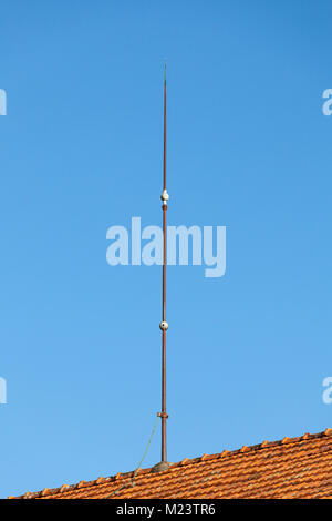 Lightning Conductor Rode Lightning Rod on Rooftop Stock Photo - Alamy