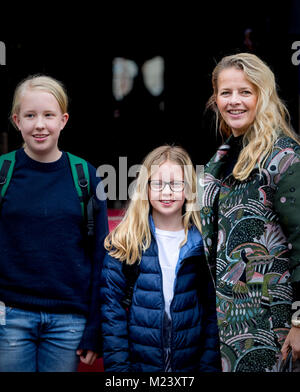 Princess Mabel and her daughters Countess Luana and Countess Zaria of ...