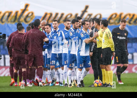 Barcelona, Spain. 04th Feb, 2018. RCD Espanyol and FC Barcelona players before the match between RCD Espanyol and FC Barcelona, for the round 22 of the Liga Santander, played at RCDE Stadium on 4th February 2018 in Barcelona, Spain. Credit: Gtres Información más Comuniación on line, S.L./Alamy Live News Stock Photo