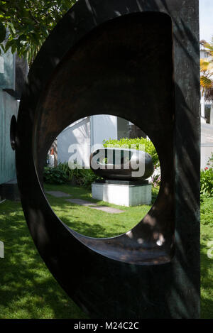 Looking through Two Forms (Divided Circle),  bronze sculpture at the Barbara Hepworth gallery in St ives, Cornwall Stock Photo