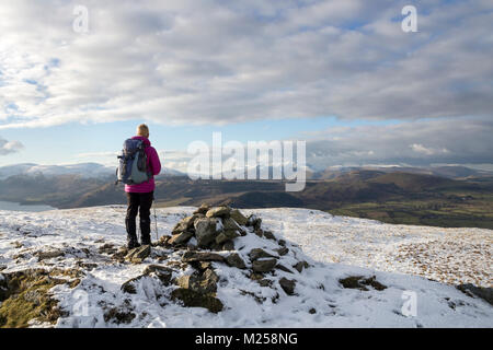 Lake District, Cumbria, UK.  4th February 2018. UK Weather.  Hill walkers enjoyed some wonderful snowy walking conditions and spectacular views over the Ullswater valley in the Lake District today.  The forecast is for continuing cold temperatures and further snow, some of which could affect Southern areas of the UK.  David Forster/Alamy Live News Stock Photo