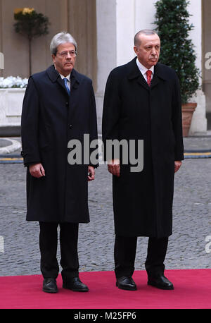 Rome, Italy. 5th Feb, 2018. Italian Prime Minister Paolo Gentiloni (L) and visiting Turkish President Recep Tayyip Erdogan attend a welcome ceremony in Rome, Italy, on Feb. 5, 2018. Turkish President Recep Tayyip Erdogan paid a 24-hour visit to the capital city and Vatican City on Monday, with a major focus on Turkey's accession to the European Union (EU) and the status of Jerusalem. Credit: Alberto Lingria/Xinhua/Alamy Live News Stock Photo