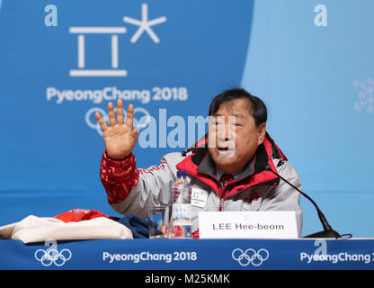 Pyeongchang, South Korea. 6th Feb, 2018. Lee Hee-beom, president of the PyeongChang organizing committee?speaks at a press conference in PyeongChang, South Korea, Feb. 6, 2018. The 2018 PyeongChang Olympic Winter Games will kick off here on Feb. 9. Credit: Bai Xuefei/Xinhua/Alamy Live News Stock Photo