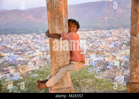 Boy posing for the camera in Mordi Ki Chhatri pavilion, Bundi, Rajasthan, India Stock Photo