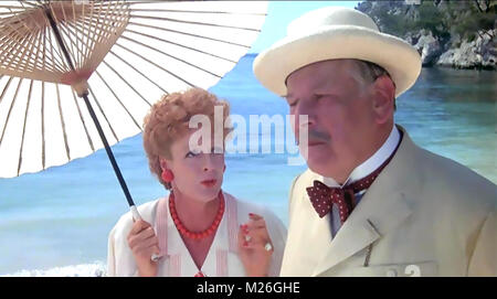 EVIL UNDER THE SUN 1982 EMI Films production with Peter Ustinov and Maggie Smith Stock Photo